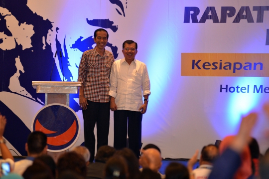 Hadiri Rakernas NasDem, Jokowi-JK perkenalkan baju kampanye
