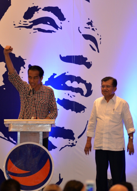 Hadiri Rakernas NasDem, Jokowi-JK perkenalkan baju kampanye