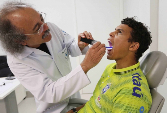 Mengintip tiga bek timnas Brasil saat menjalani medical check-up