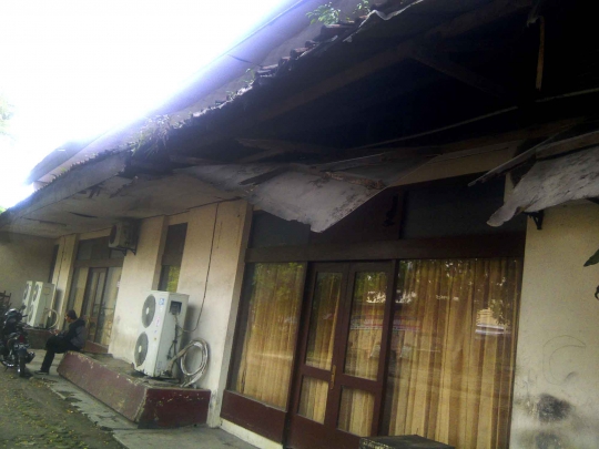 Ini kerusakan parah di Gedung Wayang Orang Sriwedari