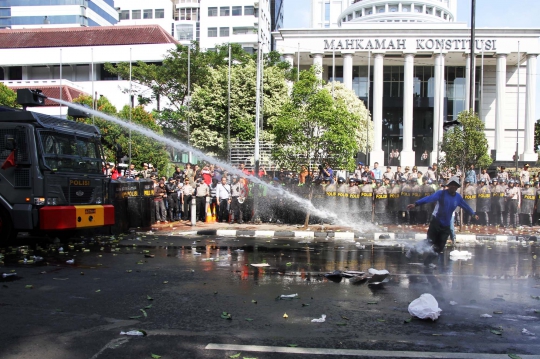 Simulasi pengamanan Pilpres, anjing polisi dikerahkan