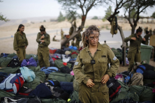 Mengintip gaya militer wanita Israel latihan di perbatasan Mesir