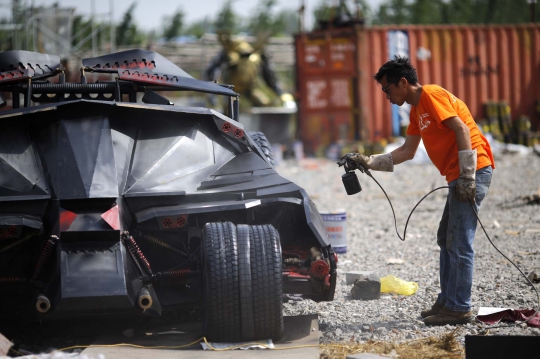 Menengok pembuatan mobil Batman versi China