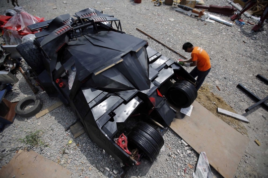 Menengok pembuatan mobil Batman versi China