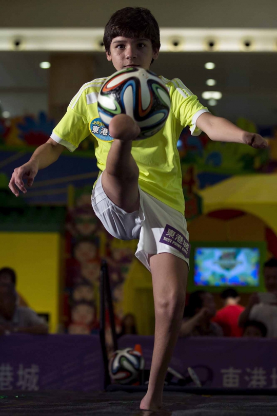 Kisah Gabriel Muniz, bocah tanpa kaki yang mahir bermain bola
