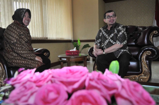 Wali Kota Surabaya Risma datangi kantor Kemensos di Jakarta