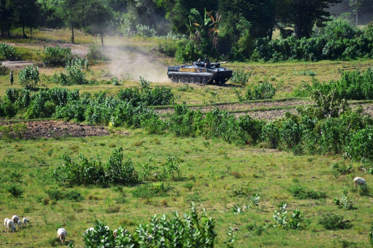 Aksi Marinir dengan Tank BMP3F saat Latgab TNI di Situbondo