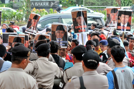 Datangi KPK, puluhan aktivis mahasiswa demo Cawapres Hatta