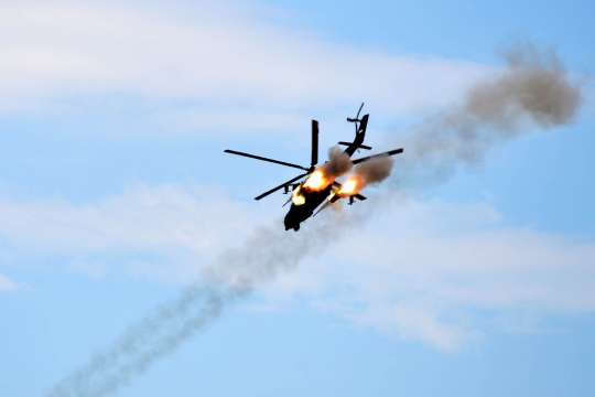 Manuver jet tempur & Mi-35 milik TNI bombardir wilayah lawan