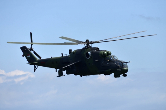 Manuver jet tempur & Mi-35 milik TNI bombardir wilayah lawan