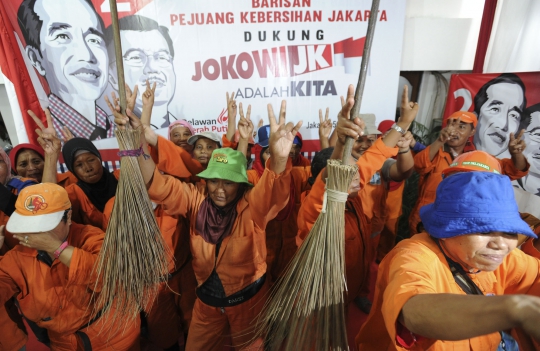 Antusiasme para tukang sapu jalanan deklarasi dukung Jokowi-JK