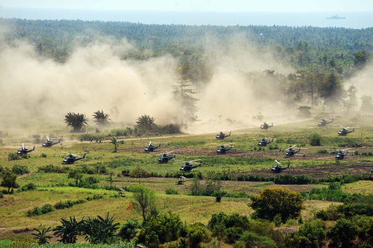 Mobilisasi udara pasukan Batalyon Raider dalam Latgab TNI 2014