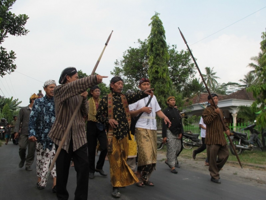 Kirab keluarga 'Ndalem Pojok' tasyakuran hari lahir Soekarno