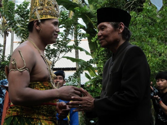 Kirab keluarga 'Ndalem Pojok' tasyakuran hari lahir Soekarno