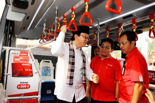 Ahok terima hibah bus Transjakarta dari pengusaha