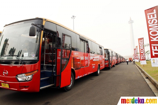 Foto : Ahok terima hibah bus Transjakarta dari pengusaha 