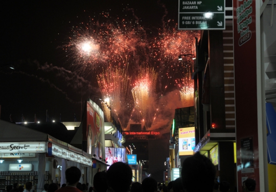 Kemeriahan kembang api sambut malam pembukaan Jakarta Fair 2014