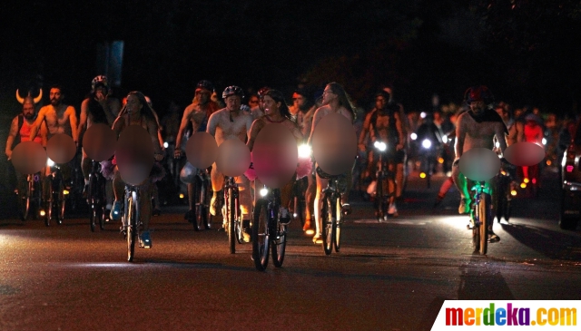 cerita seram di malam hari Foto Ribuan warga AS telanjang bulat kampanye naik 