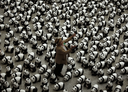 1.600 Boneka panda hebohkan para penumpang Bandara Hong Kong