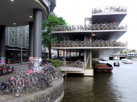 Mengunjungi kota sejuta sepeda di Amsterdam