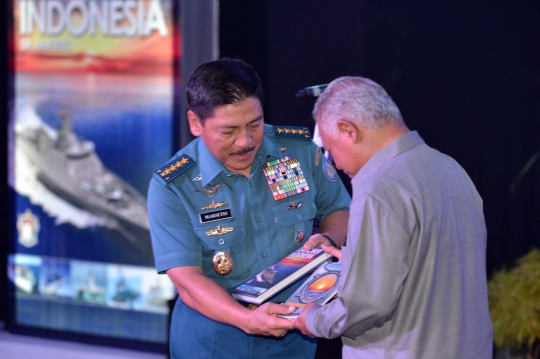 Kasal Laksamana TNI Marsetio luncurkan dua buku Kejayaan Maritim