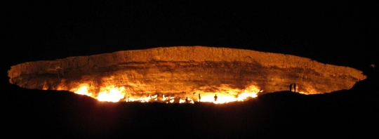 Mengunjungi 'Pintu Neraka' di tengah gurun Turkmenistan