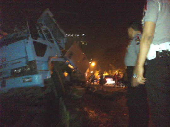 Ini truk fuso yang ringsek dihantam KA Mutiara Timur di Surabaya