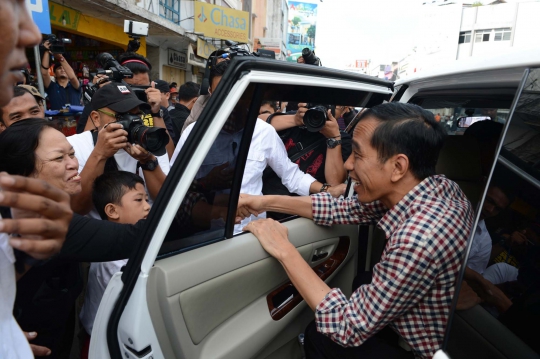 Antusiasme warga sambut kedatangan Jokowi di Tasikmalaya