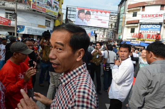 Antusiasme warga sambut kedatangan Jokowi di Tasikmalaya