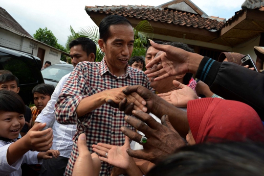 Antusiasme warga sambut kedatangan Jokowi di Tasikmalaya