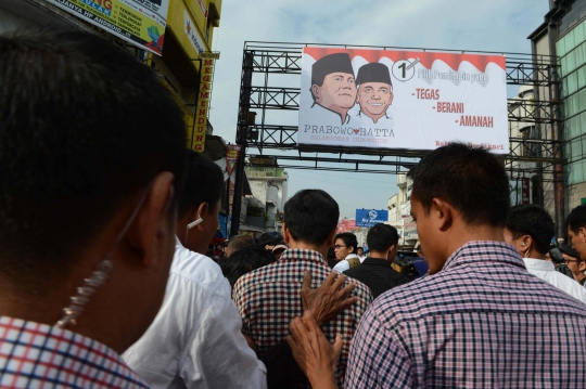 Antusiasme warga sambut kedatangan Jokowi di Tasikmalaya