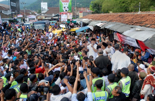 Kampanye di Cililin, Prabowo mampir minum kopi