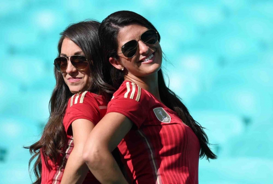 Pesona suporter cantik di laga Spanyol vs Belanda