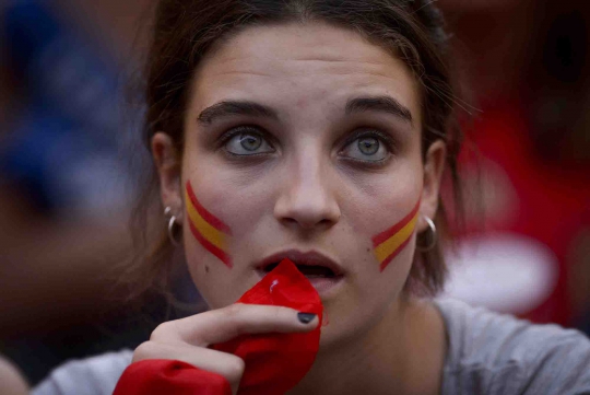 Pesona suporter cantik di laga Spanyol vs Belanda