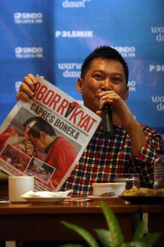 Klarifikasi Obor Rakyat, Setiyardi pakai baju kotak-kotak Jokowi