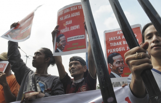 Anak-anak hiasi aksi demo Jokowi soal kasus korupsi Transjakarta