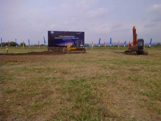 Ganjar Pranowo hadiri groundbreaking perluasan Bandara A Yani