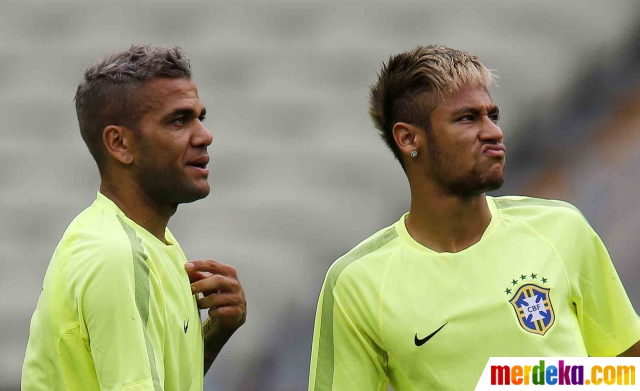 Foto : Warna rambut baru Neymar dan Alves jelang hadapi 