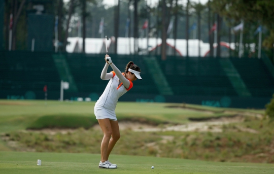 Aksi pegolf cantik di turnamen Golf Wanita AS Terbuka 2014