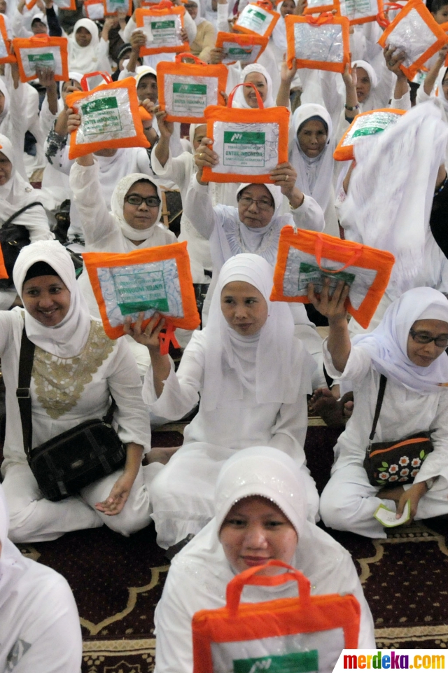 Foto Bagi bagi mukena gratis di Masjid  Sunda  Kelapa  