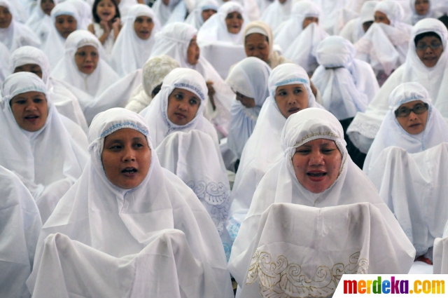 Foto Bagi bagi mukena gratis di Masjid  Sunda  Kelapa  