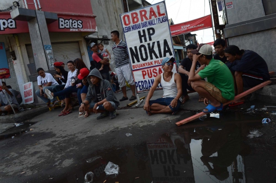 Aksi PSK blokir jalan masuk Gang Dolly