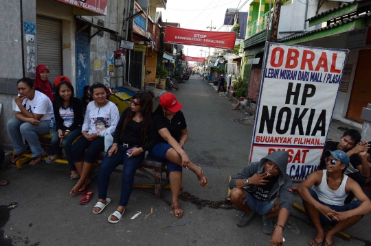 Aksi PSK blokir jalan masuk Gang Dolly