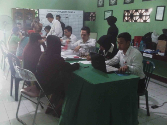 Sepinya PSK dan mucikari Gang Dolly yang ambil uang bantuan