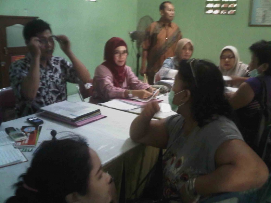 Sepinya PSK dan mucikari Gang Dolly yang ambil uang bantuan