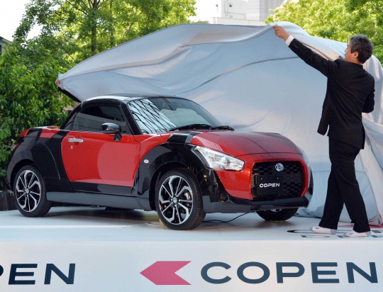 Pesona model Jepang hiasi peluncuran Daihatsu Copen