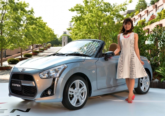 Pesona model Jepang hiasi peluncuran Daihatsu Copen