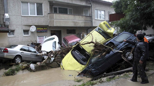 Banjir dahsyat terjang Bulgaria, 10 Orang tewas