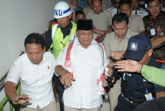 Kunjungi Pasar Tanah Abang, Prabowo naik ojek