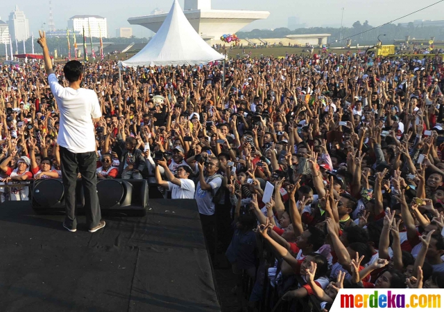 Foto : Salam dua jari Jokowi sapa ribuan warga Ibu Kota di 